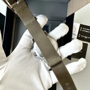 Hamilton Khaki Field Mechanical H69529933 42mm - Image 4