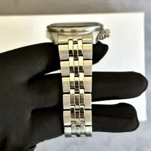 Seiko Panda Quartz Chronograph SSB425 41.5mm - Image 4