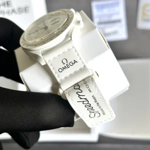 Omega x Swatch Snoopy Moonphase White Quartz S033W700 42mm - Image 3